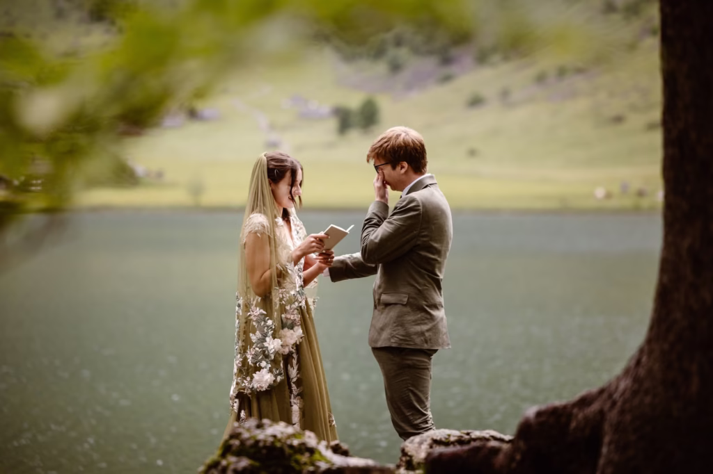 elopement green style