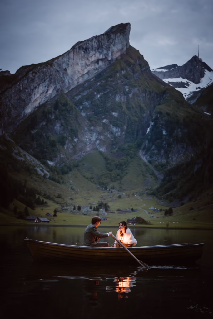elope on a rowing boat
